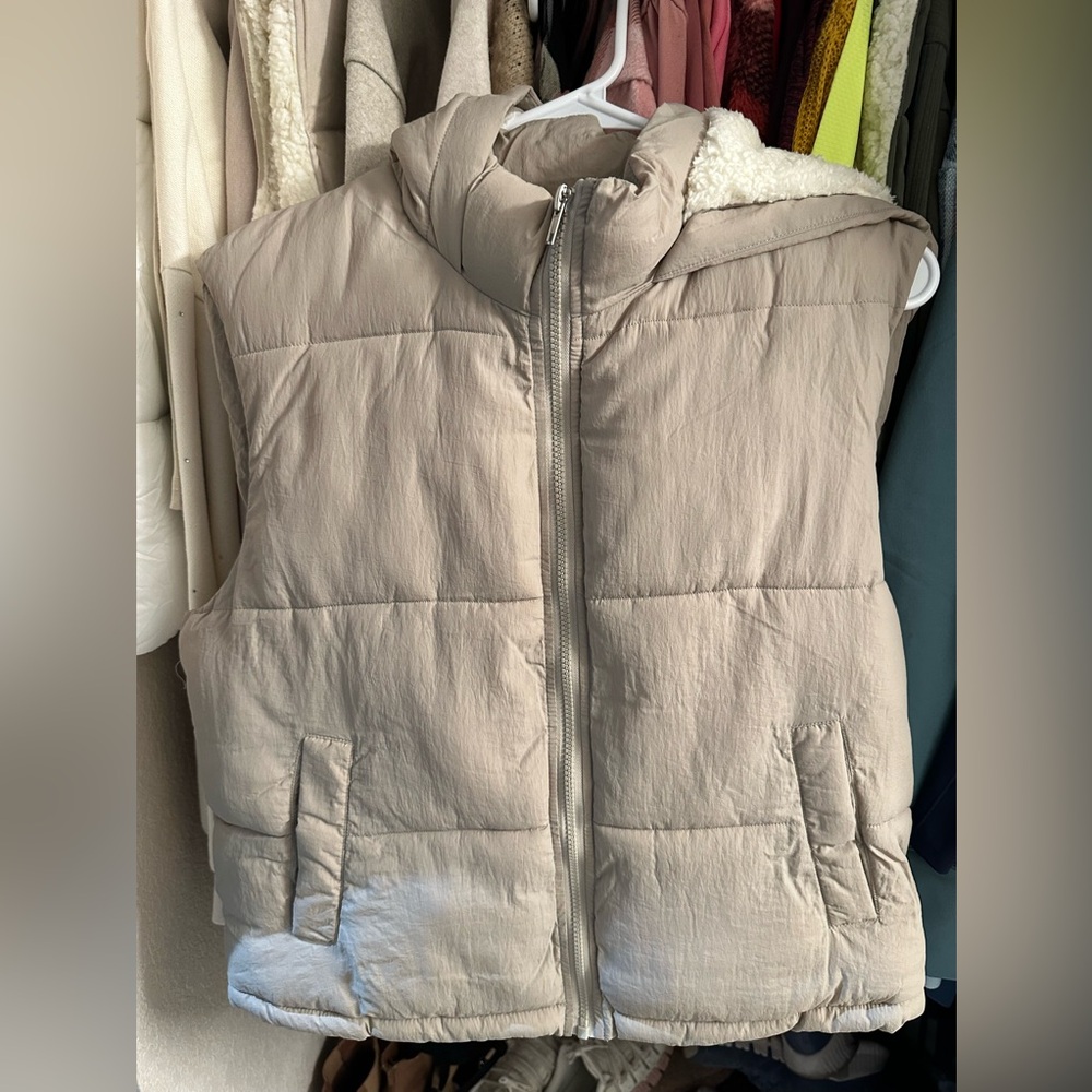Beige Puffer Vest With Hoodie